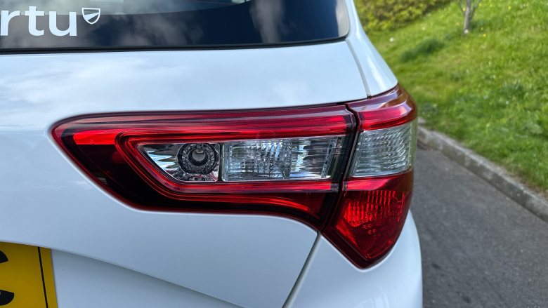 Toyota Yaris 1.5 VVT-i Icon 5dr Petrol Hatchback